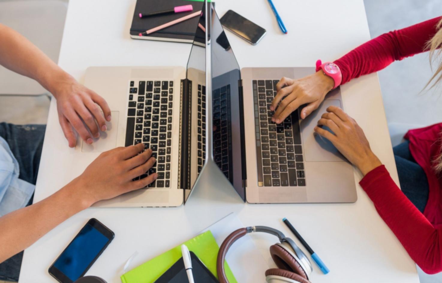 Ambiente di lavoro con database e strumenti di amministrazione